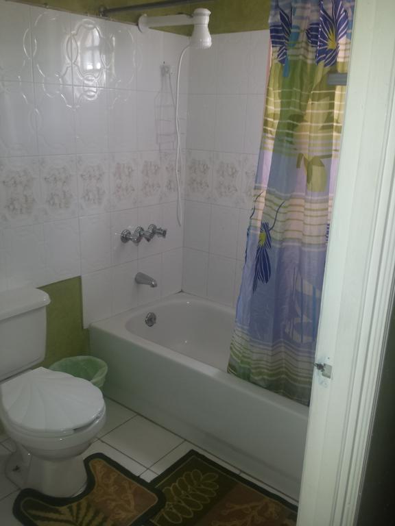 Impeccable Guest Rooms 2 キングストン 部屋 写真