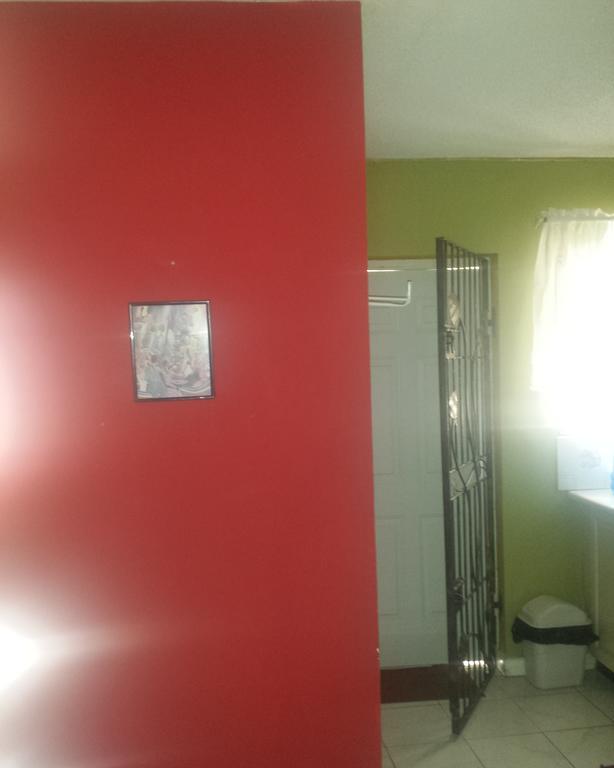 Impeccable Guest Rooms 2 キングストン エクステリア 写真